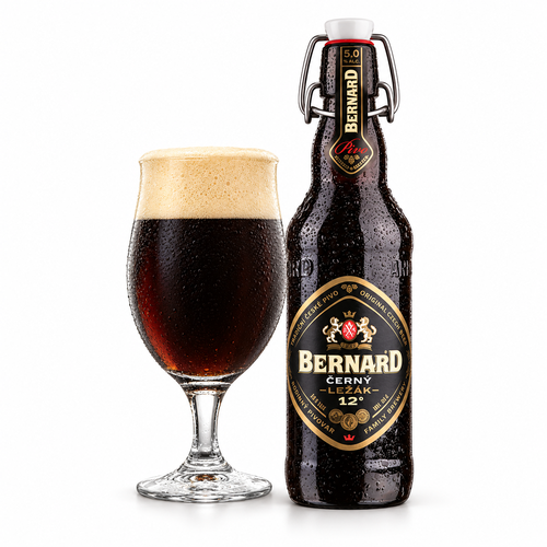 ベルナルド ダーク・ラガーのラベル付き瓶と黒色のビールを注いだグラス
