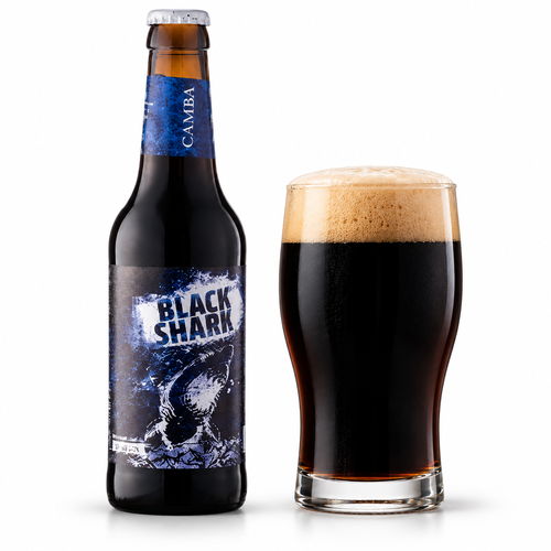 ブラックシャークのラベル付きボトル全体とグラスに注いだビール
