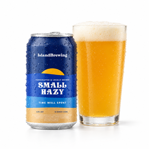 アイランド・ブルーイング スモール・ヘイジーのラベル付き缶とビールを注いだグラス