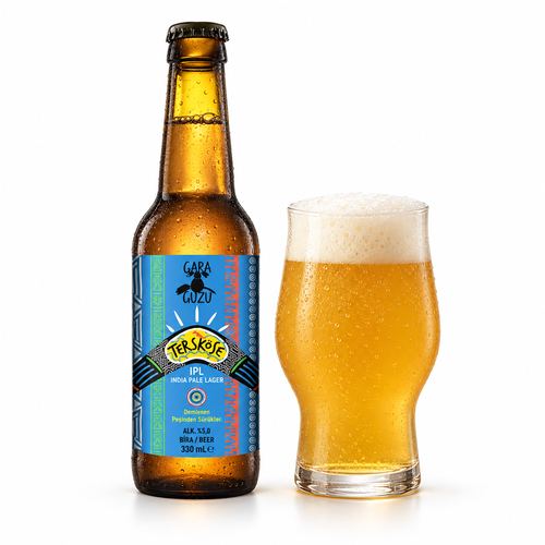 ガラグズ テルス キョシェのラベル付き瓶とビールを注いだグラス
